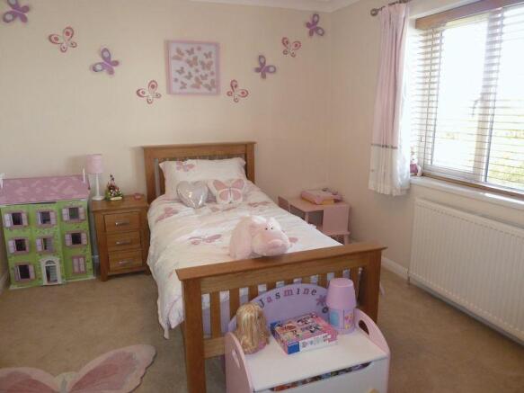 BEDROOM 2