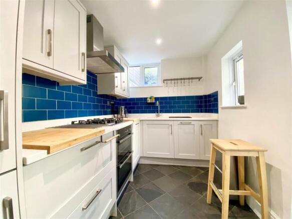 Kitchen 2.jpg
