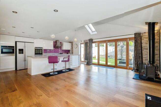 4 bed Detached for sale Image 4