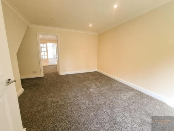 Blackthorn Drive, Eastwood, Nottinghamshire photo 4