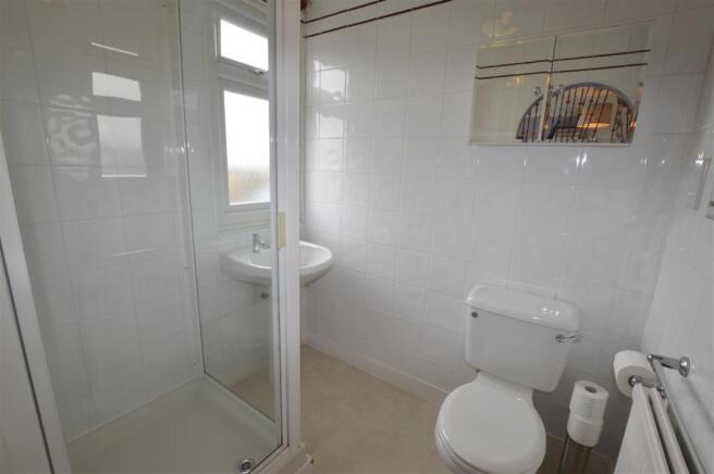 EN-SUITE SHOWER ROOM: