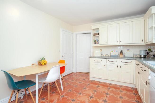 Kitchen 4.jpg