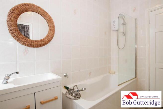 FIRST FLOOR BATHROOM