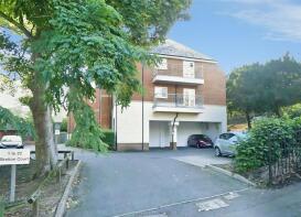 Flat 11, Skelton Court, Connaught Road, Reading RG30 2TZ
