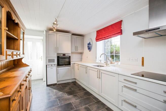 4 bed Detached for sale Image 4