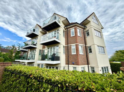 Bushey Gate, Sparrows Herne, WD23