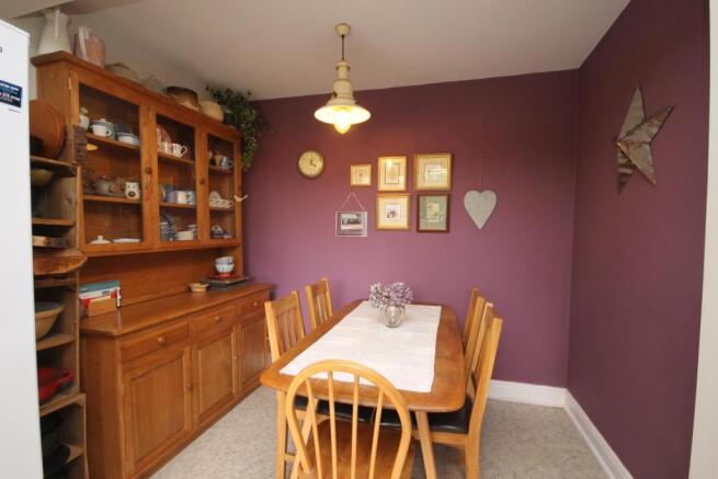 FITTED KITCHEN