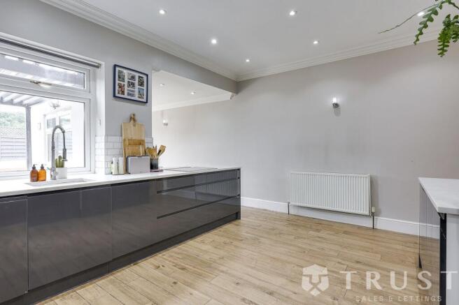 3 bed Detached for sale Image 8