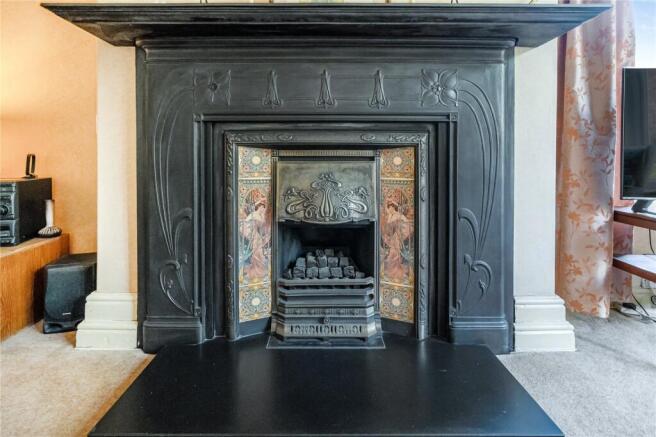 5 bed Detached for sale Image 12