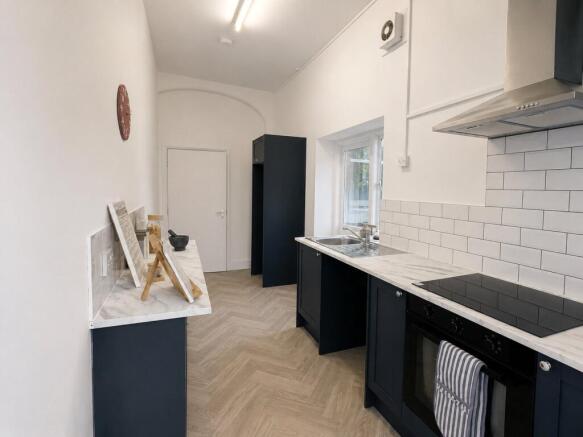 2 bed Apartment to rent Image 4