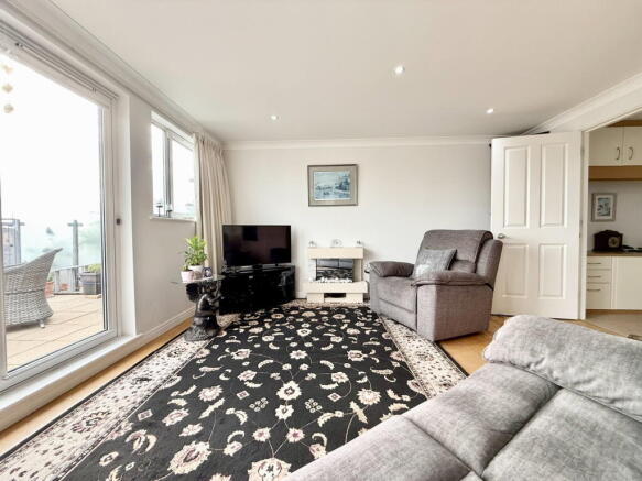 2 bed Apartment for sale Image 10