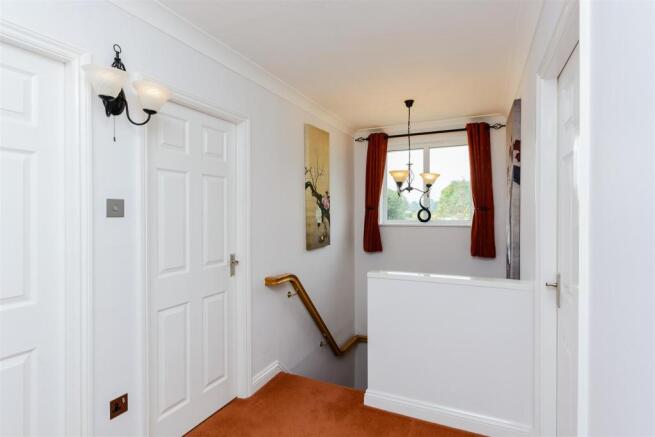 8270388-interior25.j