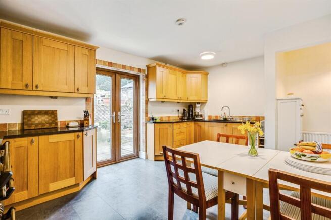 3 bed Semi-Detached for sale Image 6