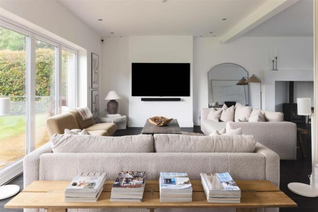 6 bed Detached for sale Image 6