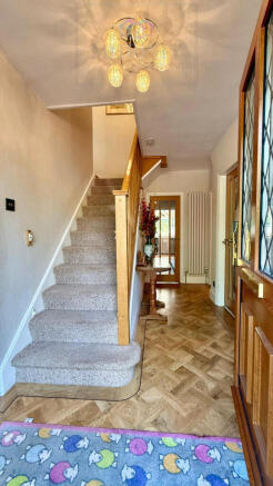 5 bed Detached for sale Image 4
