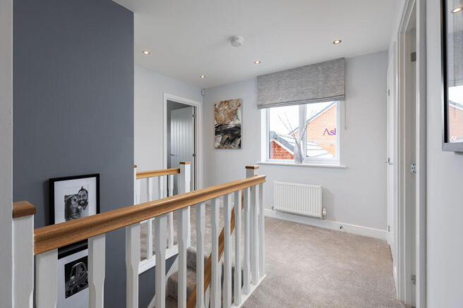 4 bed Detached for sale Image 9