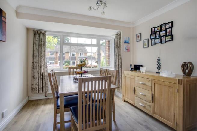 7 Oaktree Close Dining Area.jpg