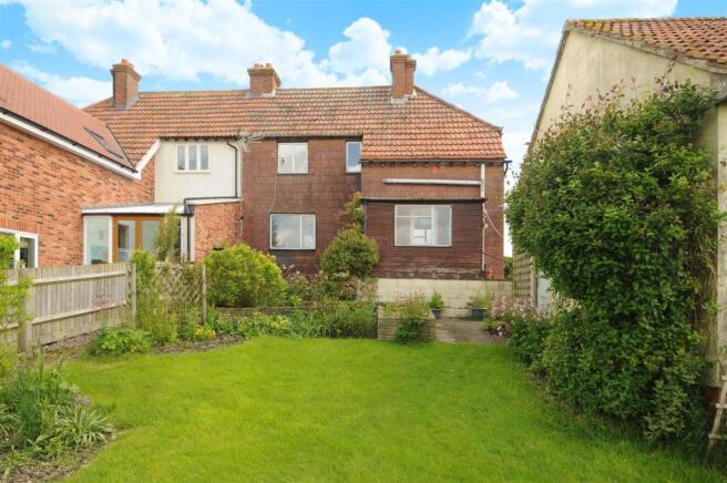 Garden to house clos