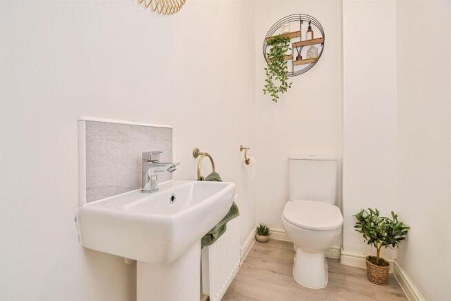 4 bed Semi-Detached for sale Image 7