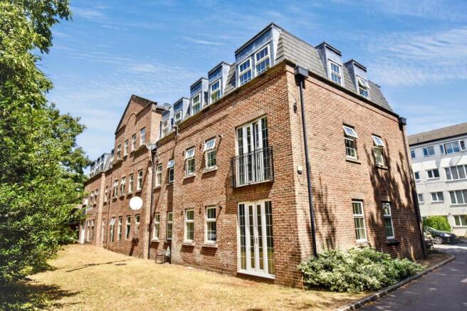 2 bed Flat for sale Image 12