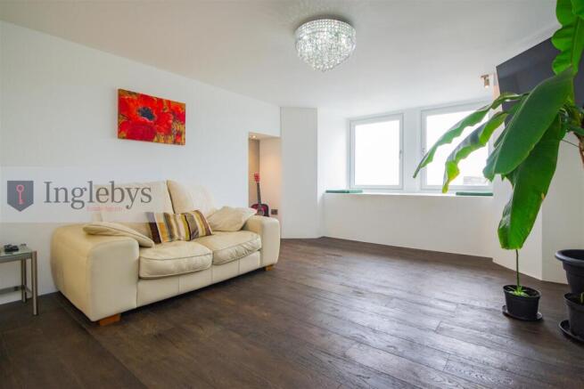3 bed Apartment for sale Image 6