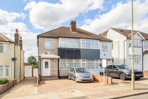 Wyre Grove, Edgware HA8