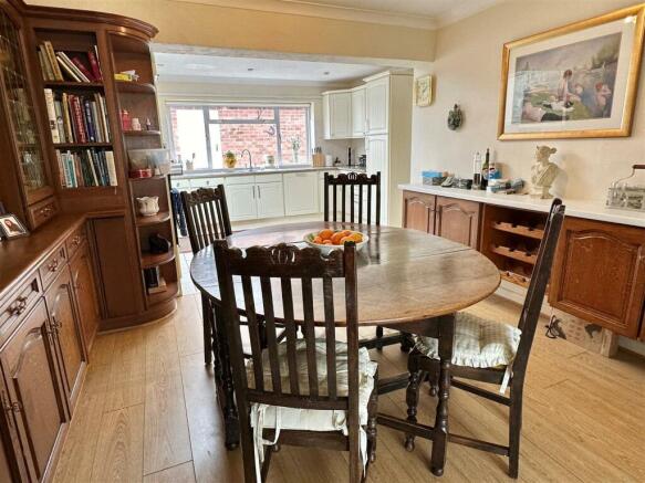 DINING/KITCHEN