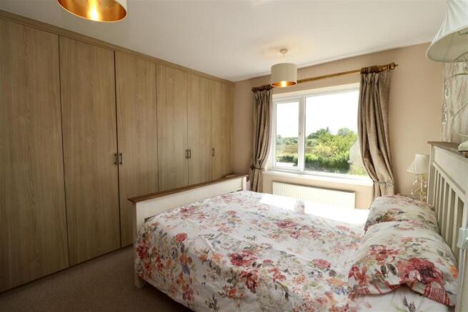 3 bed Semi-Detached for sale Image 6
