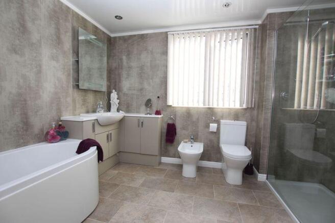 Bathroom photo 1