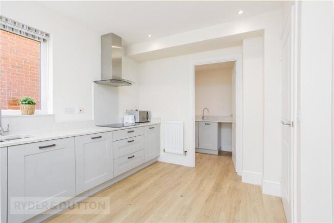 4 bed Detached for sale Image 9
