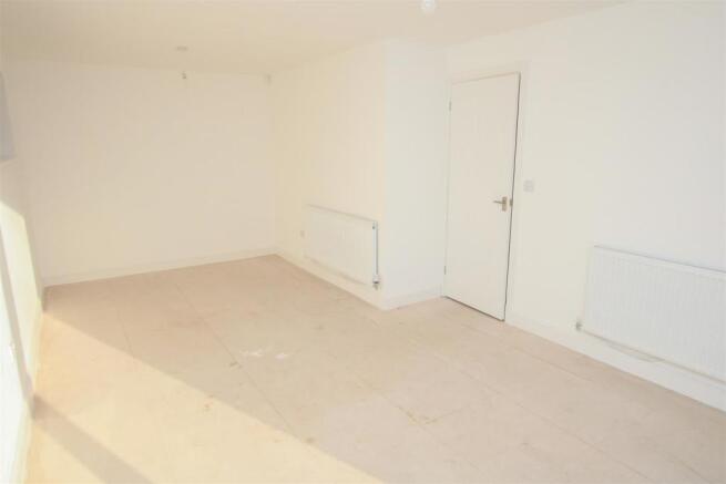 OPEN PLAN LOUNGE/ DINING ROOM