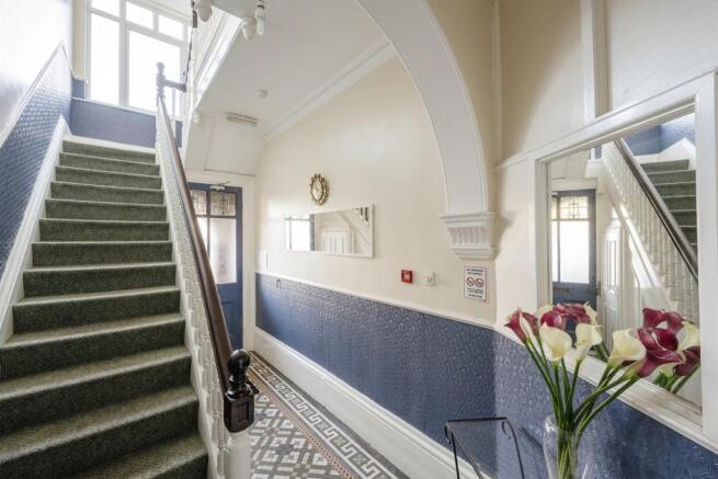 2 bed Flat for sale Image 5