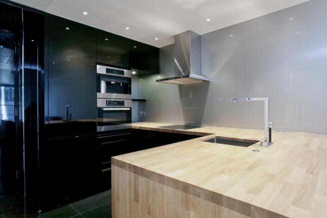 KSRE_1205_TheHero...