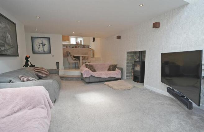 6 bed Detached for sale Image 12