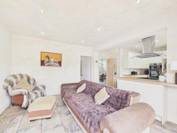 4 bed Semi-Detached for sale Image 7