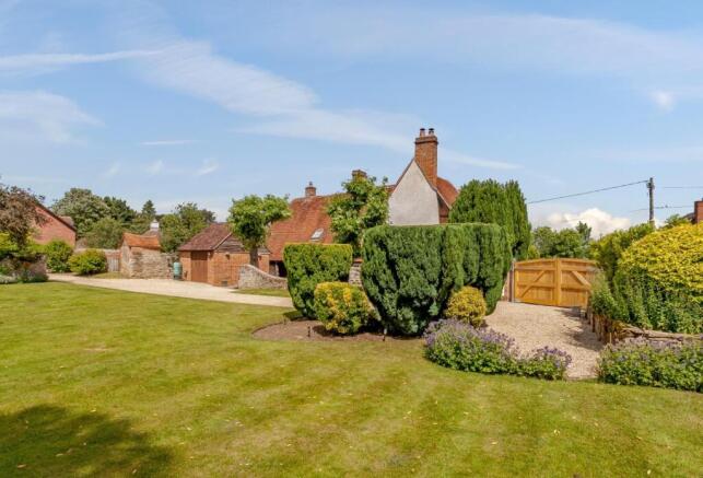 PRIVATE GATED & WALLED GARDENS.jpg