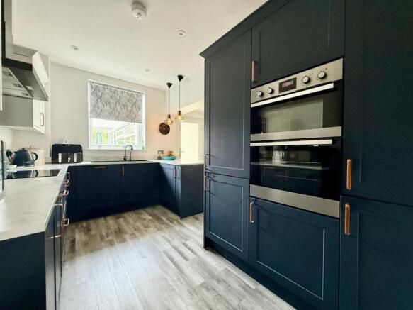 Kitchen1.jpg