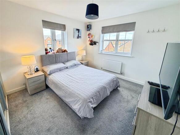 4 bed Detached for sale Image 7