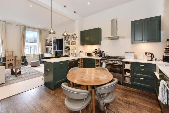 Top floor flat, 1, Hildyard Road (8).JPG