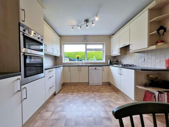 kitchen...jpg