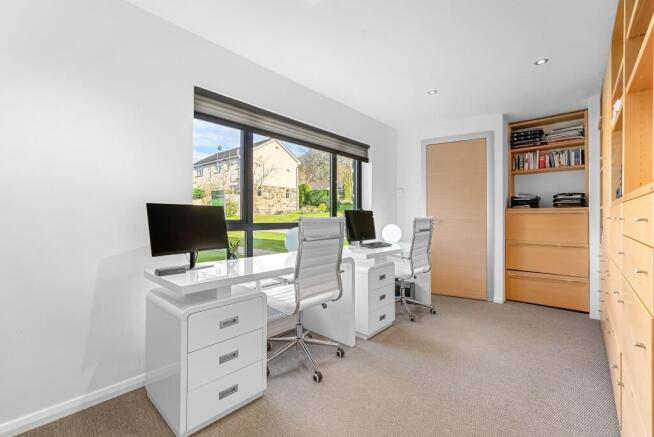 4 bed Detached for sale Image 9