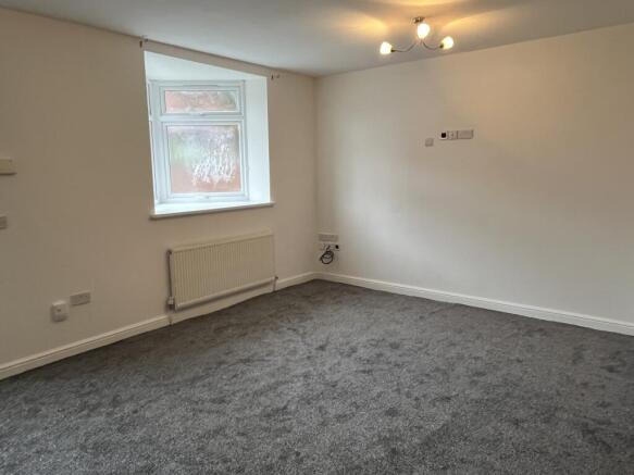 3 bed Apartment to rent Image 9