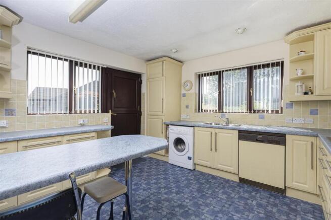 2 bed Detached Bungalow for sale Image 7