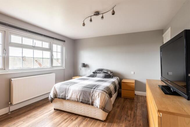 1 Wimbourne Drive bedroom1a.jpg