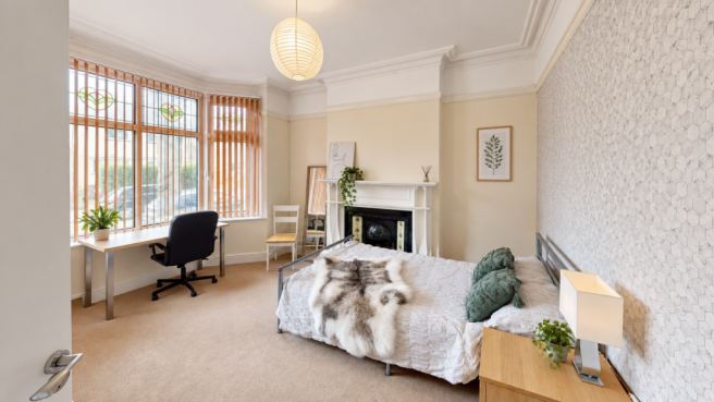 **5 Bed Student House Rolleston Drive £125 PPPW*