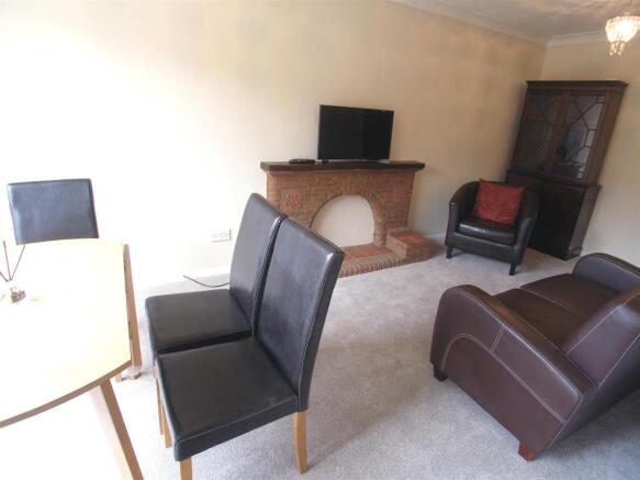 Lounge/Dining Room