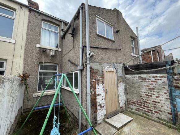 2 bed Terraced to rent Image 6