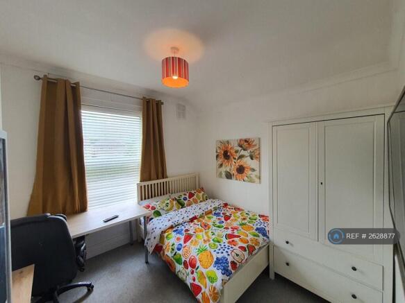 1 bed House Share to rent Image 6