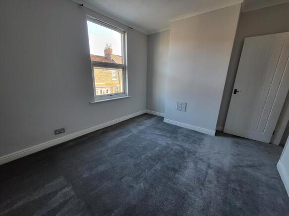 2 bed Terraced to rent Image 9