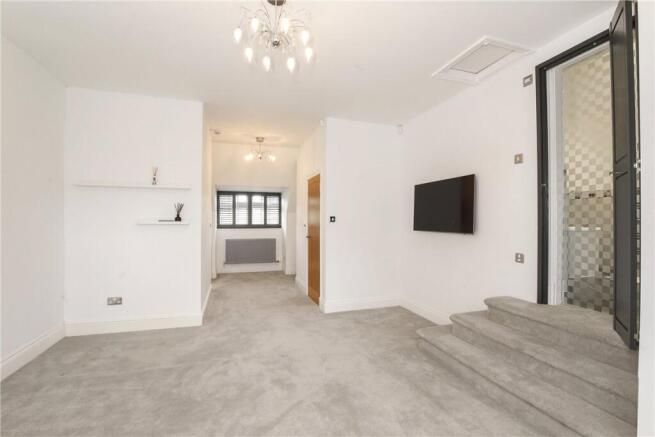 2 bed Apartment to rent Image 6
